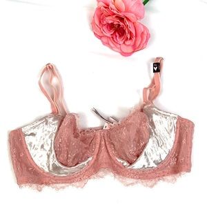 NWT Victoria’s Secret velvet and lace bra